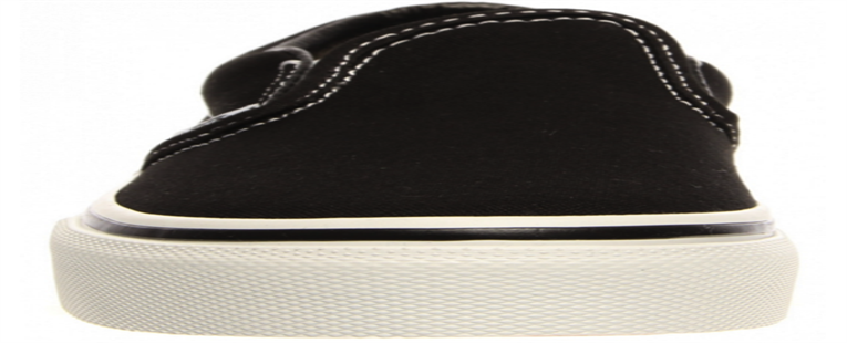 Vans Classic Slip-On (Toddler/Youth) - Slip-on black canvas shoes