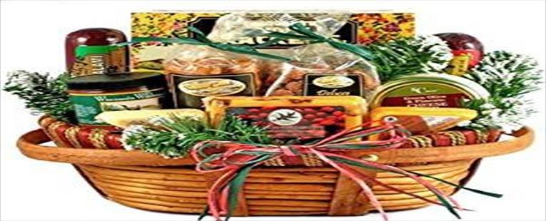 Hometown Holiday Gourmet | Gift Basket of Wisconsin Cheeses, Sausage ...